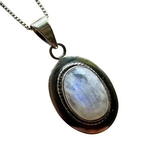 Gorgeous Large Natural Cabochon Rainbow Moonstone and 925 Sterling Silver neckla